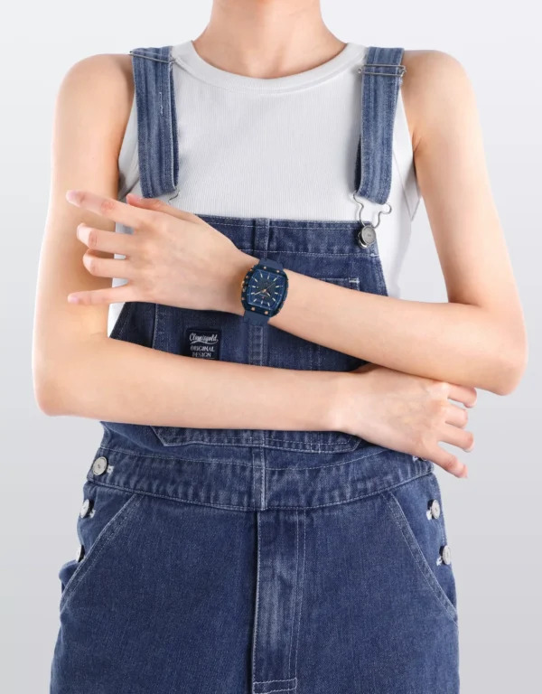 Naviforce NF 7124 Urban Lady Date women’s wristwatch silicone strap, and date display in a modern fashion design.