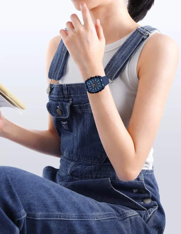 Naviforce NF 7124 Urban Lady Date women’s wristwatch silicone strap, and date display in a modern fashion design.