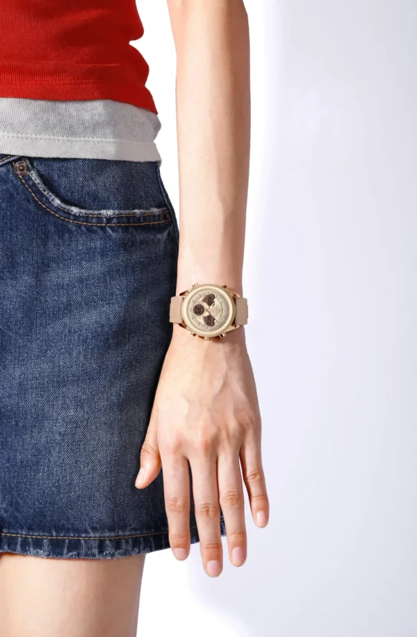 Naviforce NF5045 Elegant Heart women’s wristwatch with zinc alloy case, mineral glass dial, and lightweight silicone strap in a fashionable design.