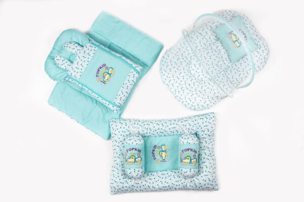 Hafta Bazaar by 8-piece newborn baby bedding set with carry nest, pillow, bolsters, quilt, and soft bedding accessories.