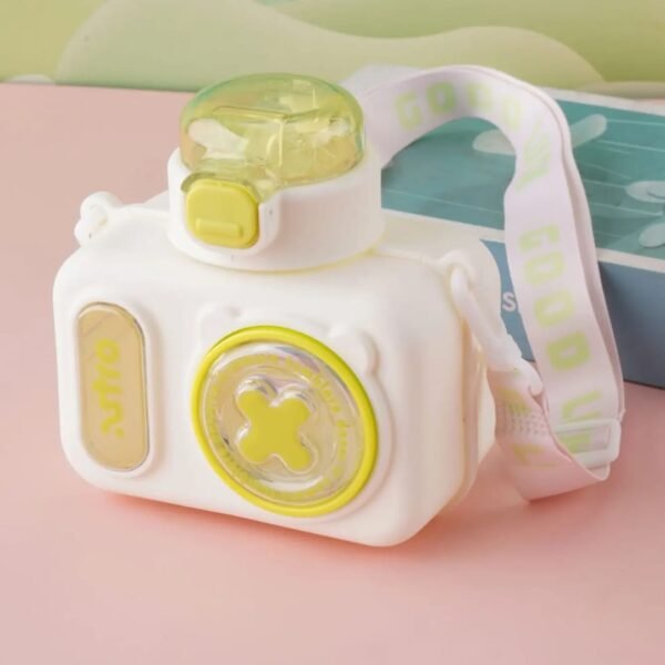 Hafta Bazaar by “Camera-shaped water bottle beaker designed for kids with a fun and playful look.”